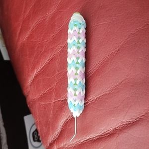Loom hook with grip